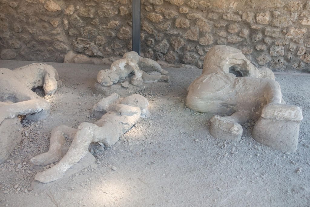 Cast of family died in pompeii